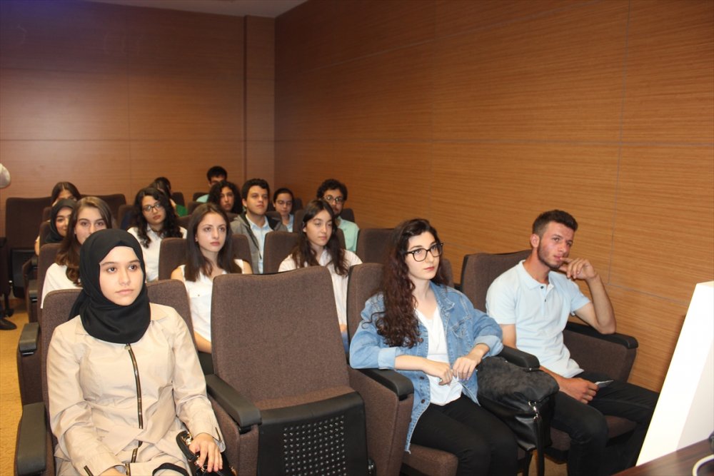 Trabzon'da başarılı öğrenciler Ankara'yı geziyor