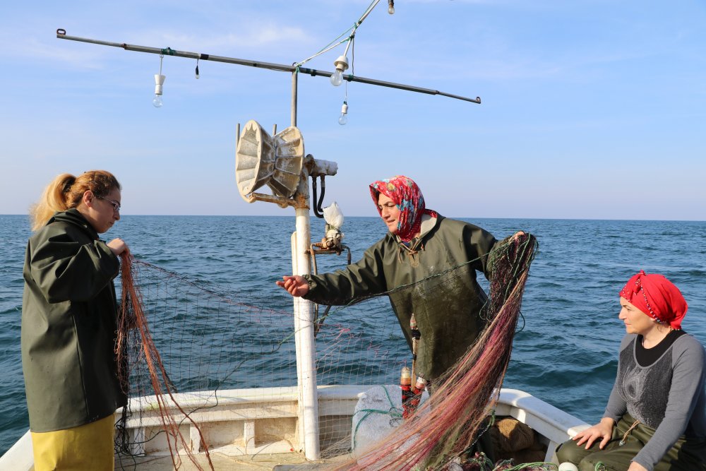 Karadeniz'in kadın balıkçıları 'Vira Bismillah' dedi 