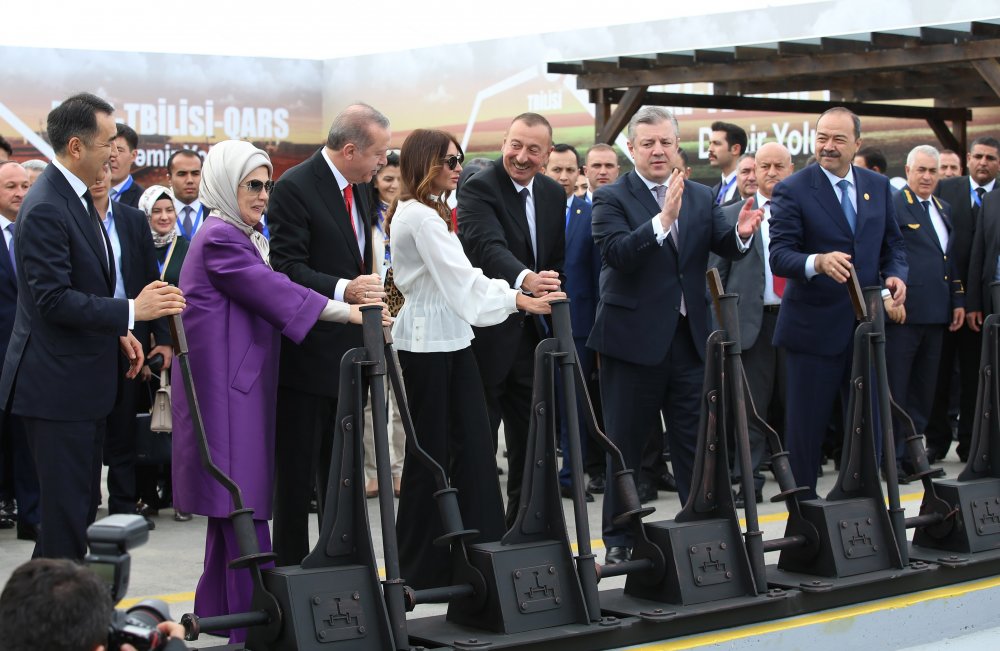 Bakü-Tiflis-Kars Demiryolu hattı açıldı