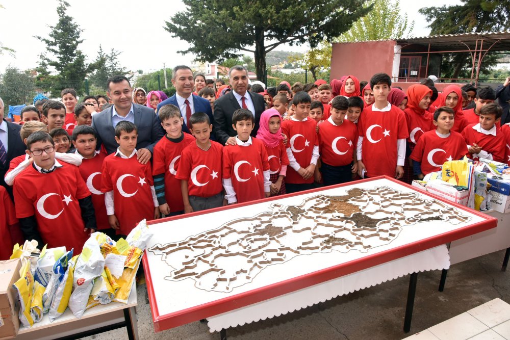 81 ilden gelen toprakla Türkiye haritası yaptılar 