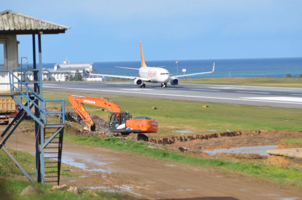 Trabzon Havalimanı'nda bakım çalışmaları başladı