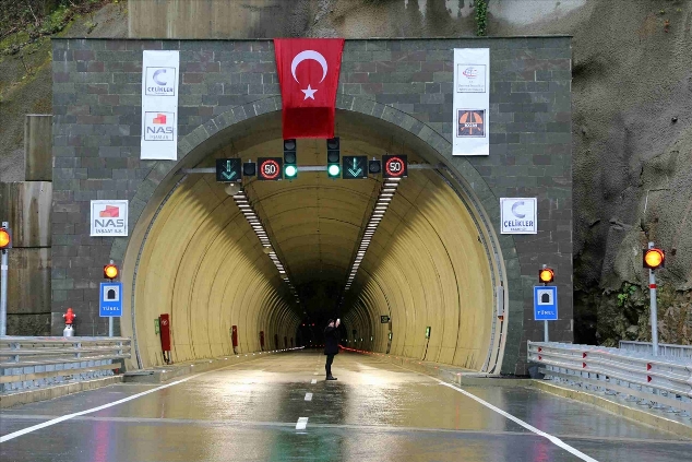 Cankurtaran Tüneli trafiğe açıldı