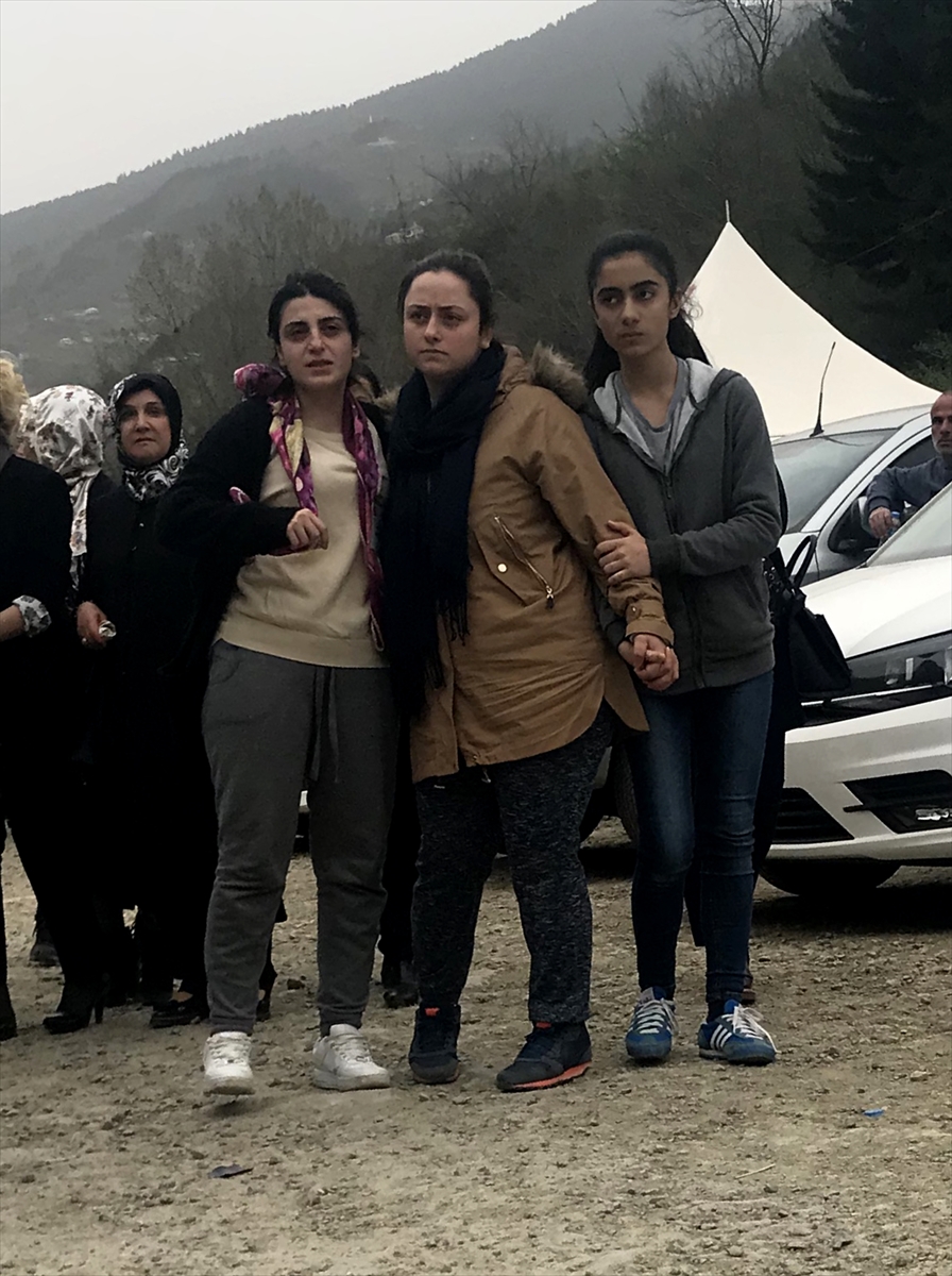 Trabzon'da acı bekleyiş: Aileler bir ara geldi