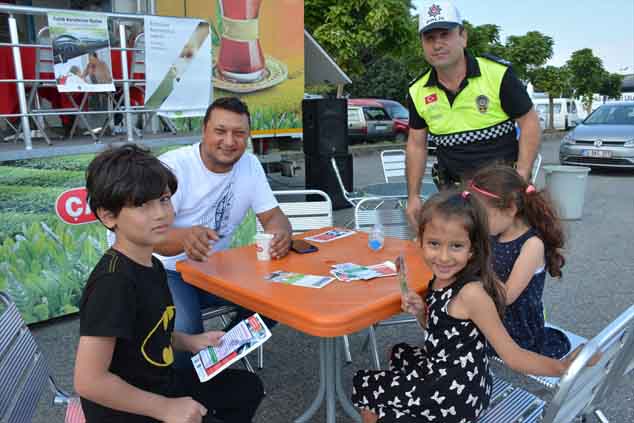 Giresun'da polis sürücülere çay ikram etti