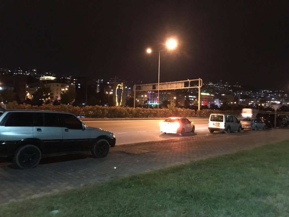 Trabzon'da yürüyüş yolunda araç parkına polis müdahalesi
