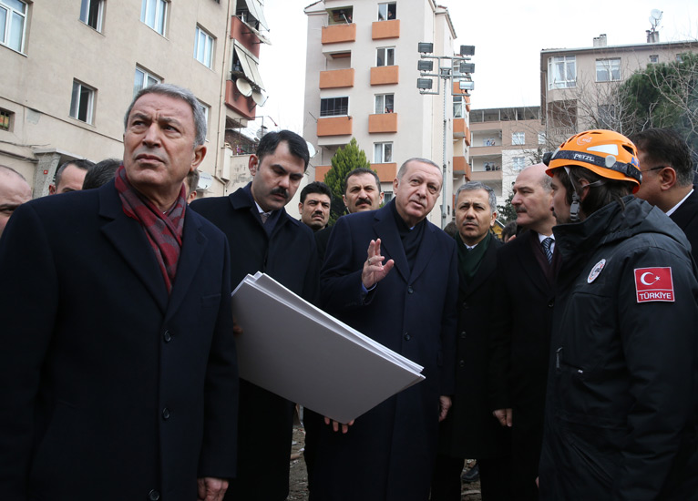 Cumhurbaşkanı Erdoğan Kartal'daki enkaz bölgesinde