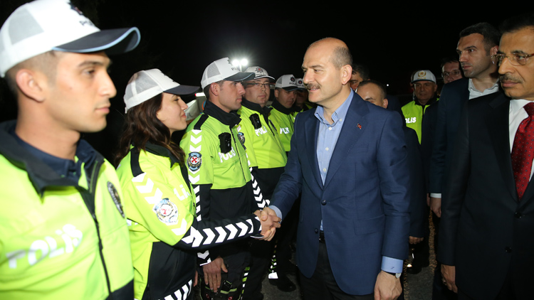 Bakan Soylu, trafik tedbirlerini denetledi