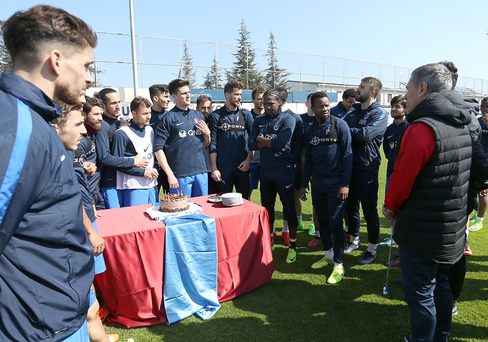 Trabzonspor'da Okay Yokuşlu'ya sürpriz