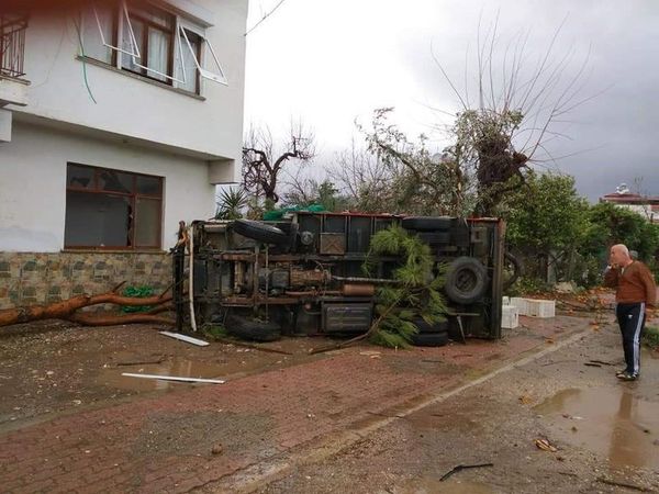 Antalya'yı hortum vurdu! - Ölü ve yaralılar var