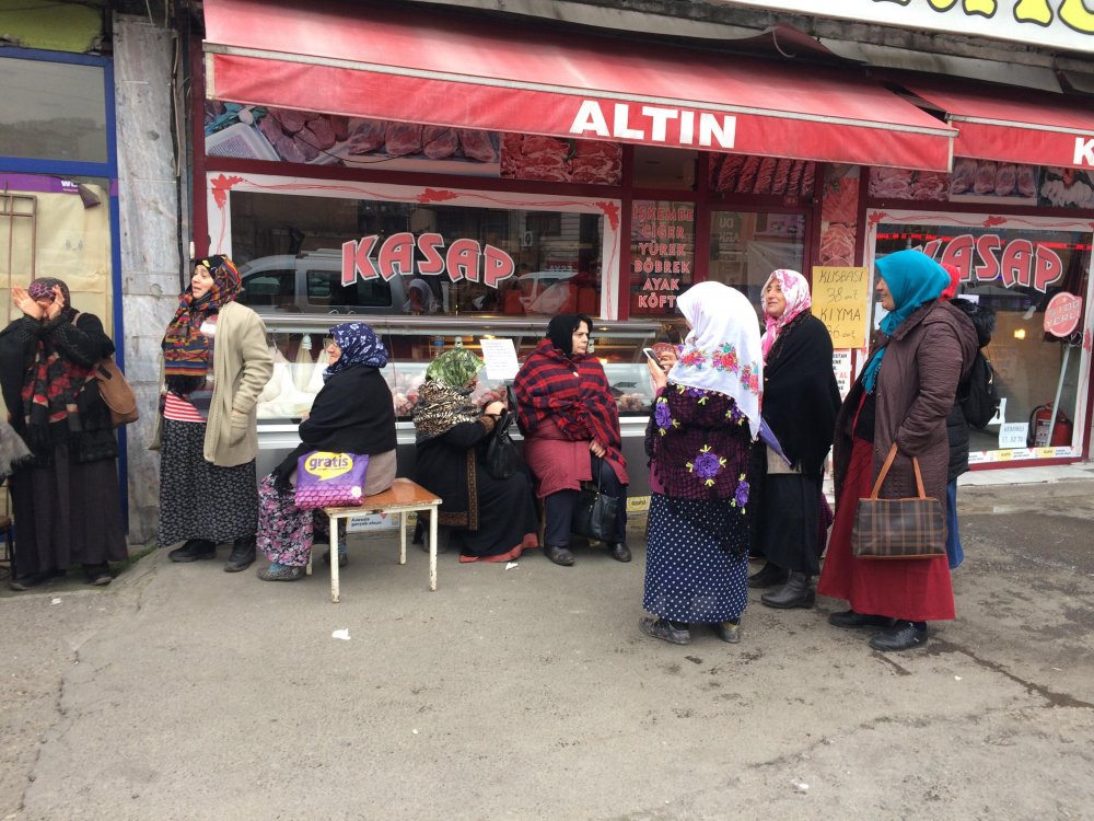 Trabzon’da pazar esnafı belediyeye yürüdü