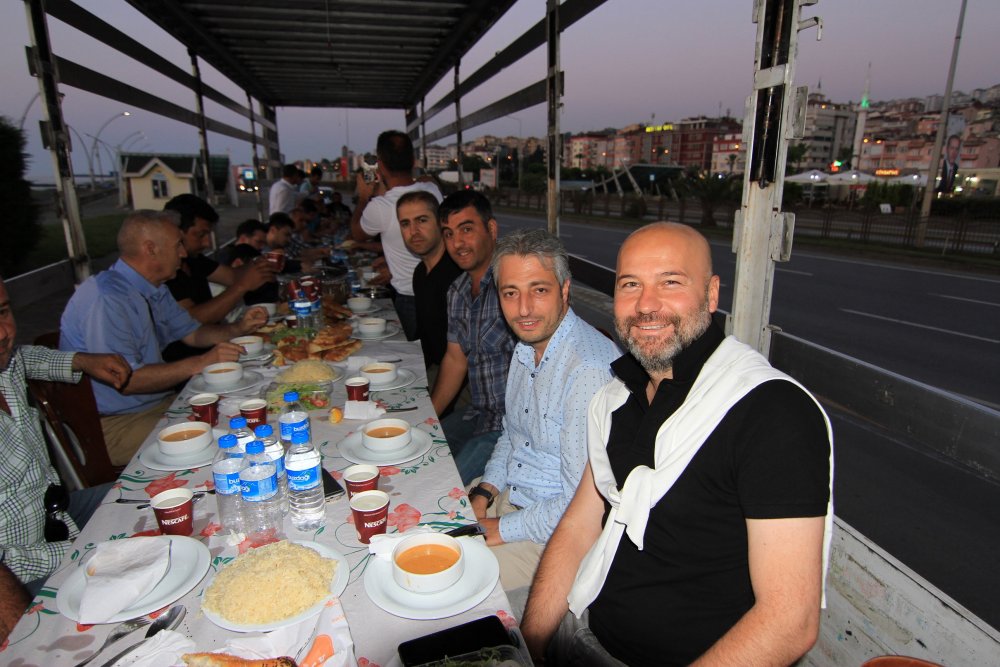 Trabzon'da tırda iftar yapma geleneği sürüyor