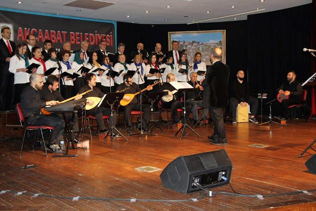 Akçaabat Belediyesi THM korosundan müzik ziyafeti