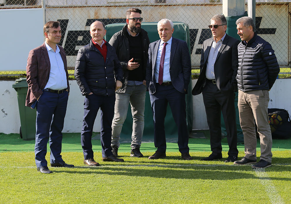 Trabzonspor'da yöneticiler antrenmanda