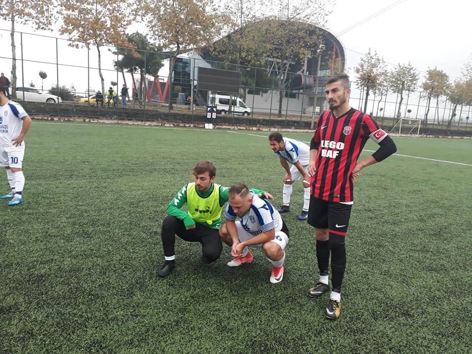  Beşikdüzüspor – Trabzon Gençlerbirliği futbol karşılaşmasında facianın eşiğinden dönüldü