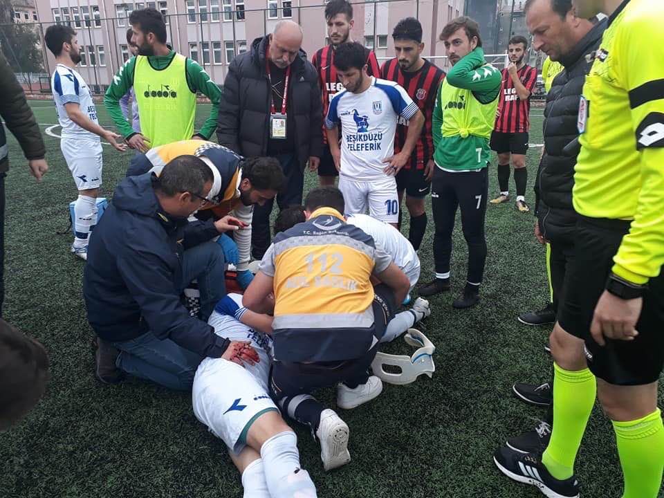  Beşikdüzüspor – Trabzon Gençlerbirliği futbol karşılaşmasında facianın eşiğinden dönüldü