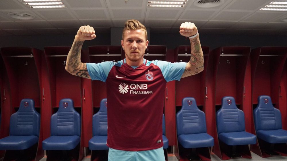 Trabzonspor'un yeni formasını Kucka tanıttı