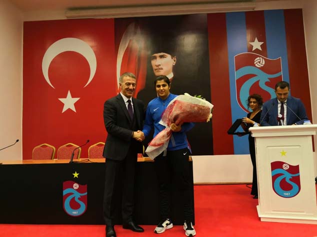 Trabzonspor'dan başarılı sporculara plaket  - 