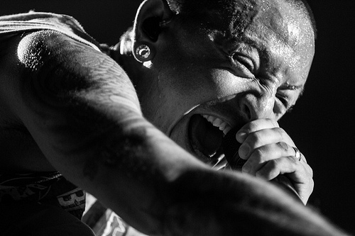 Müzik dünyasında şok! Linkin Park'ın solisti intihar etti