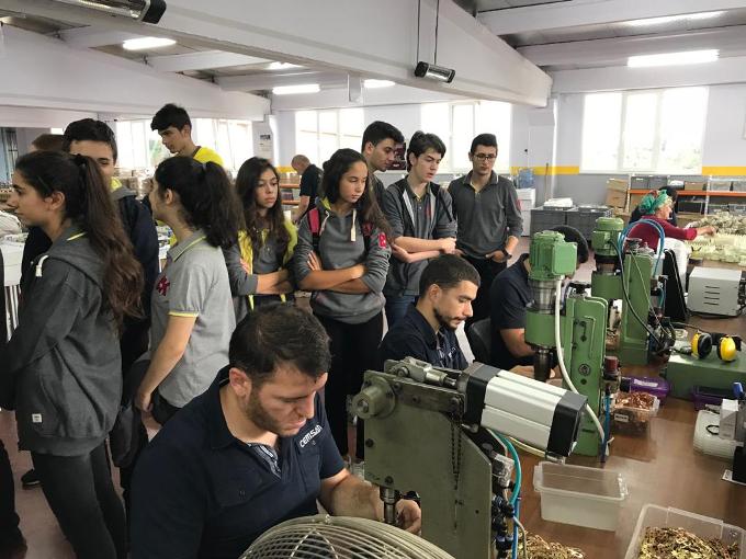 Bahçeşehir Koleji öğrencileri fabrikalardaki üretimi inceledi