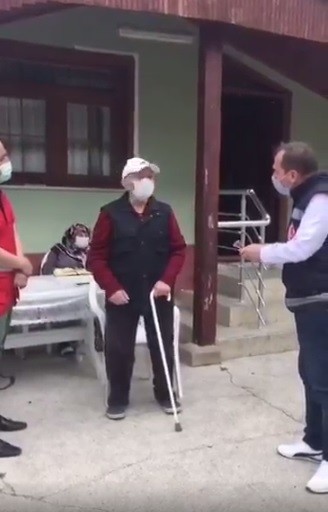 83 yaşındaki görme engelli vatandaştan örnek davranış