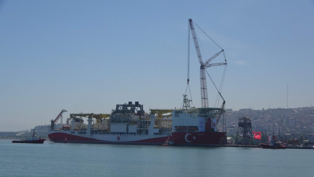 Fatih Sondaj gemisi 4 saatlik çalışmanın ardından Trabzon Limanı'na çekildi