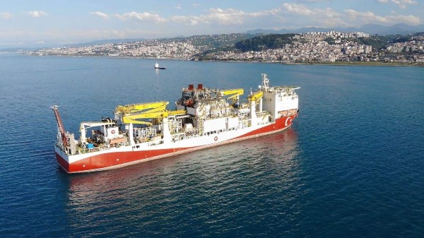 Fatih Sondaj Gemisi Trabzon'dan ayrılıyor