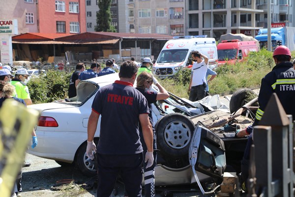 Trabzon Plakalı araç Rize'de kaza yaptı! Baba ve oğlu hayatını kaybetti