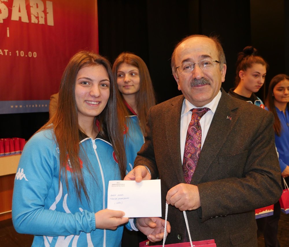 Trabzon’da 102 bireysel sporcu ile 8 kulübe ödül