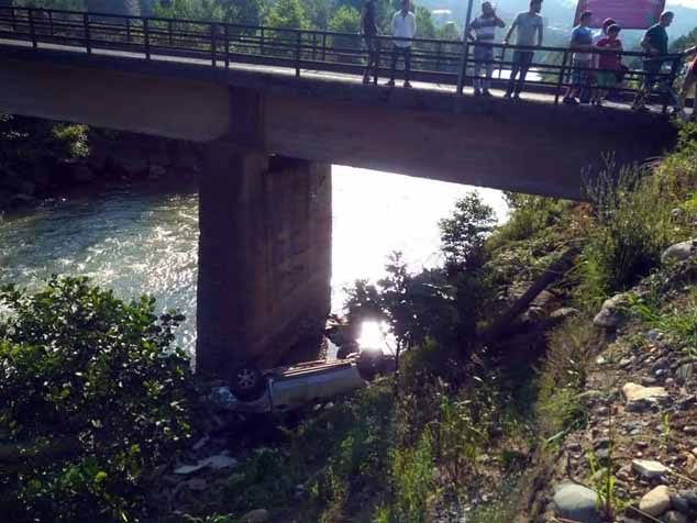 Trabzon'da araç uçuruma yuvarlandı: 7 yaralı