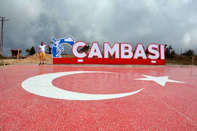 Seramikten dev Türk bayrağı
