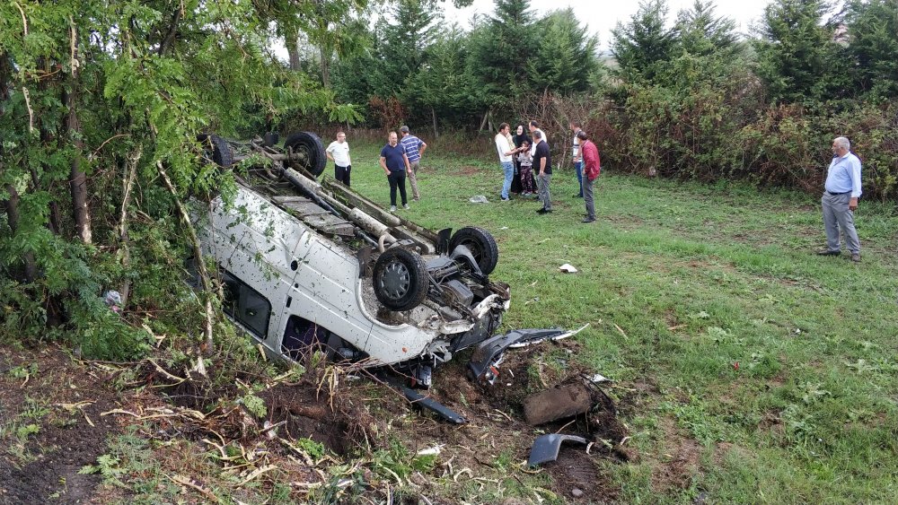Samsun'da direksiyon başında eşiyle tartışırken kaza yaptı.
