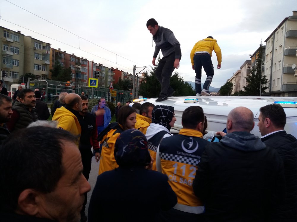 Samsun'da ambulans ile otomobil çarpıştı: 6 yaralı