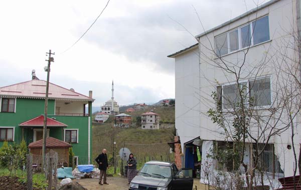 Gidecek yerleri olmayan aile tehlike içinde yaşıyor