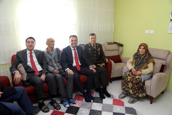 Trabzon'da Şehitleri anma gününde şehit ailesine anlamlı hediye