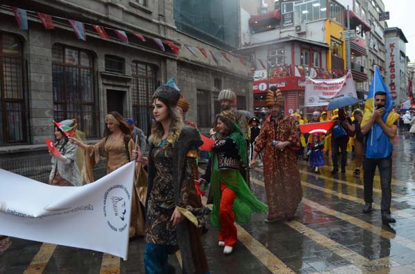 Trabzon'da 20. Uluslararası Karadeniz Tiyatro Festivali başladı