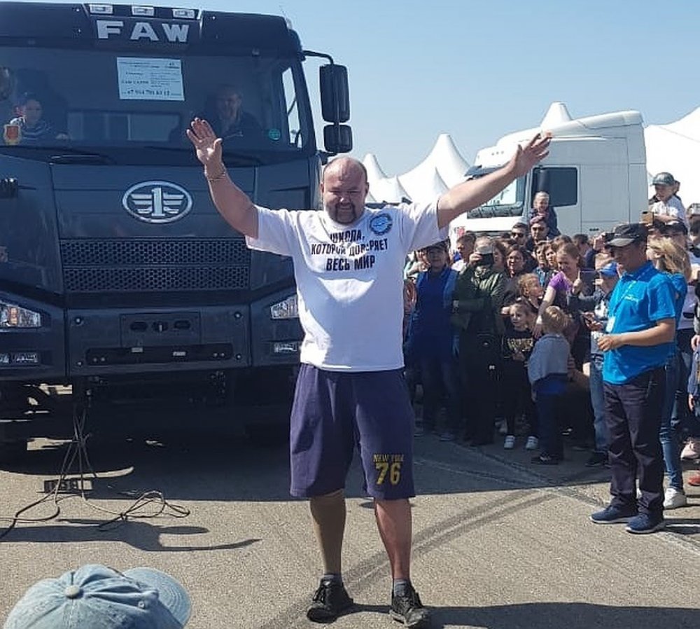 Rus rekortmen 18 tonluk kamyonu çekti