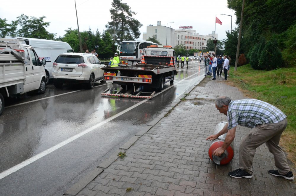 Karadeniz Sahil Yolu'nda 5 araç birbirine girdi: 4 yaralı