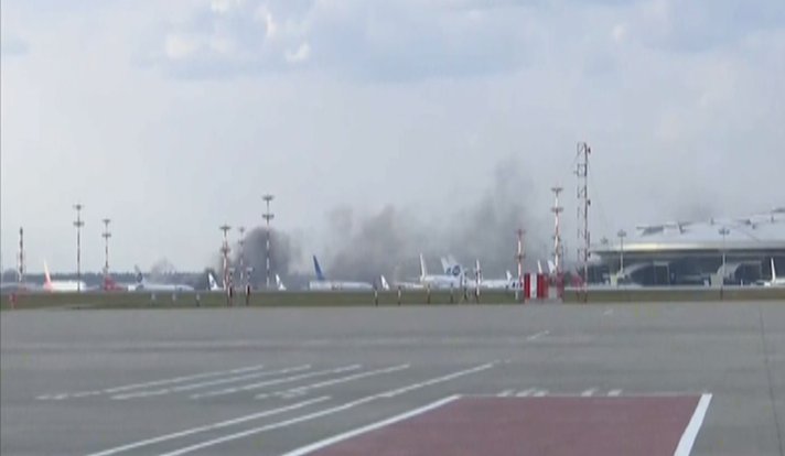 Moskova'da havalimanında korkutan duman!