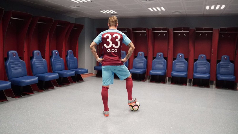 Trabzonspor'un yeni formasını Kucka tanıttı