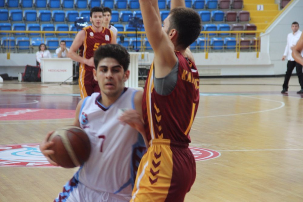 Trabzonspor Baskette gençler mağlup oldu
