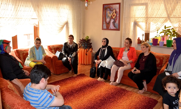 Hamdiye Soylu Trabzon'da ziyaretlerde bulundu