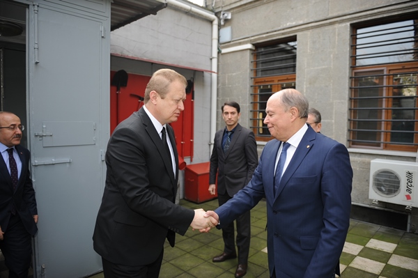 Vali Yavuz'dan Rus Başkonsolosa taziye ziyareti