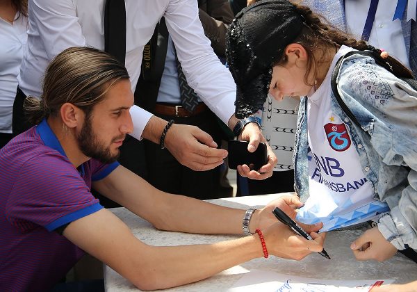 Trabzonspor'un gençleri taraftarla buluştu