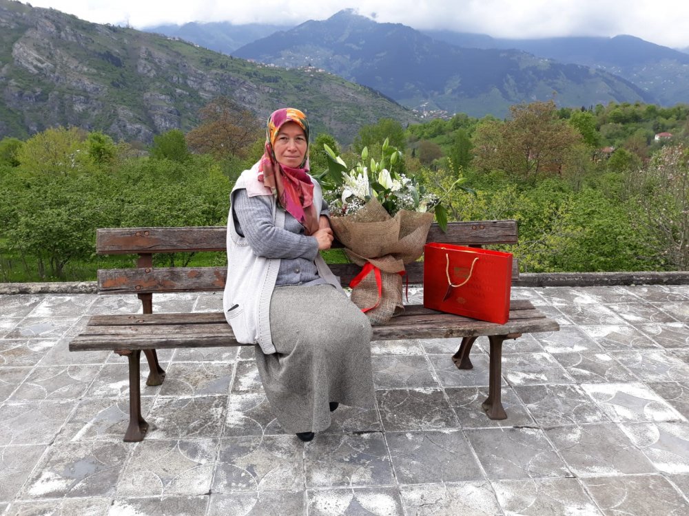 Trabzon'daki annesine çiçek göndermek isteyen kişiye Zorluoğlu'ndan destek
