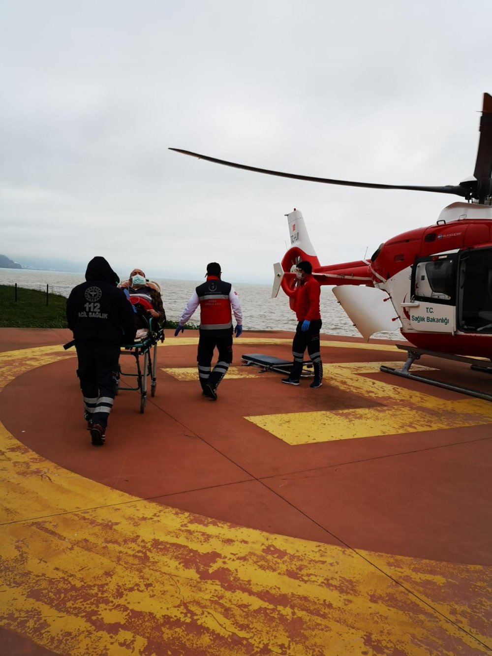 Trabzon’da helikopter ambulans iki hasta için havalandı