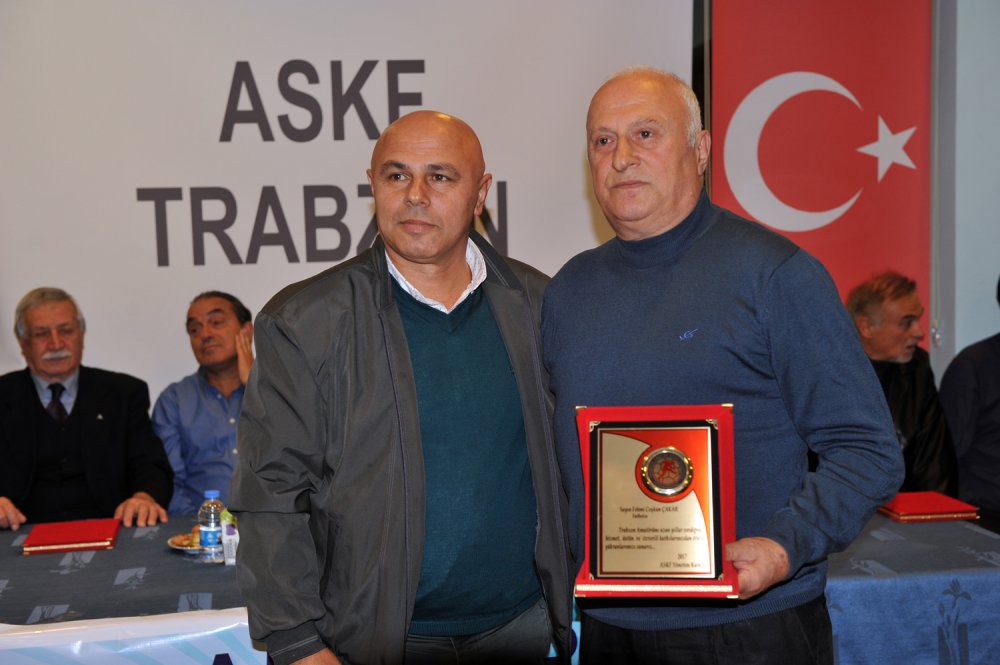 Trabzon'da başarılı sporcular ödüllendirildi - Haber61 yazarına ödül 