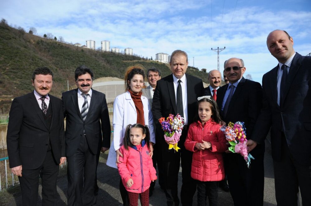 Trabzon Valisi Yavuz o okulu ziyaret etti