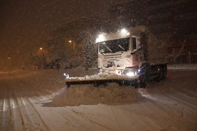 Trabzon'da kar mücadelesi sürüyor!