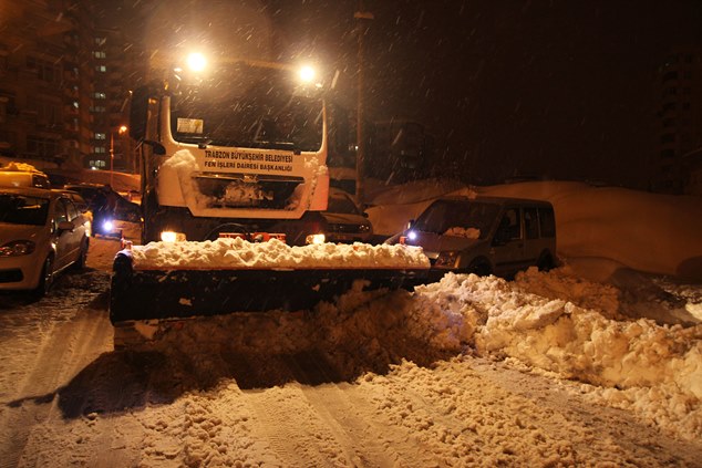 Trabzon'da kar mücadelesi sürüyor!