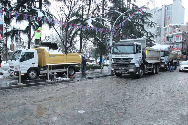 Trabzon'da kar mücadelesi sürüyor!